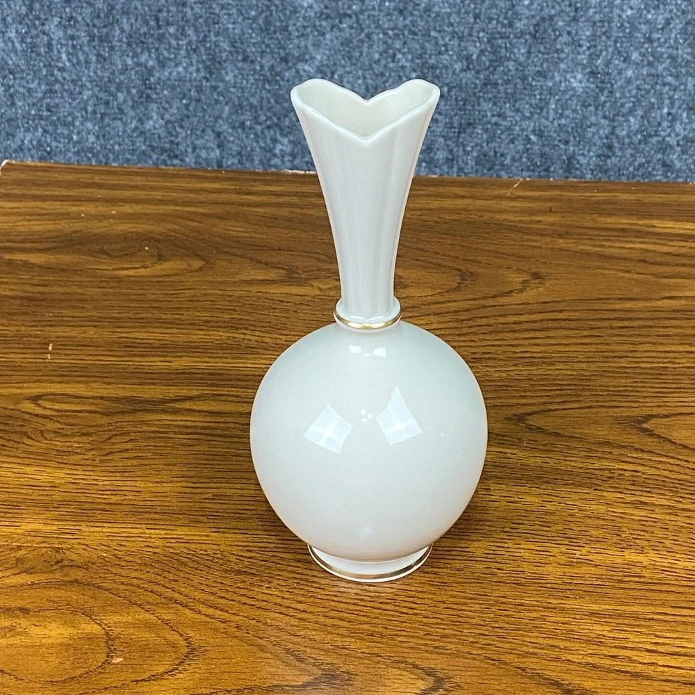 Lenox Vase Ivory Holly Berry Bud Vase Gold Trim‎ Made in USA Christmas Decor